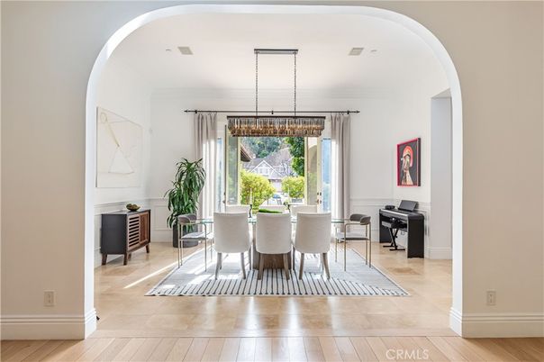 Chandelier, Dining room, Interior, Pendant Lights, Piano, Wood Texture Flooring