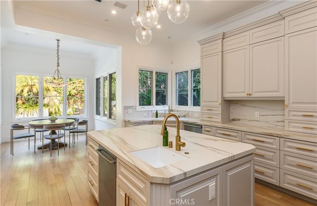 Dining room, Interior, Kitchen, Pendant Lights, Recessed Lighting, Wood Texture Flooring