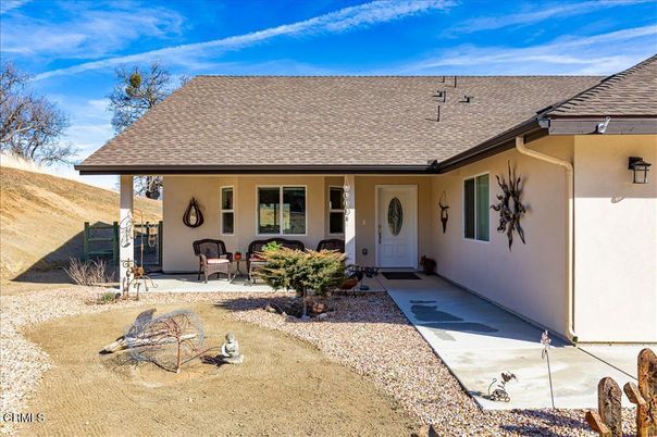Exterior, Facade, Ranch