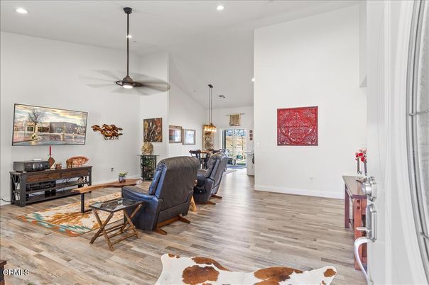Interior, Living room, Pendant Lights, Recessed Lighting, Wood Texture Flooring
