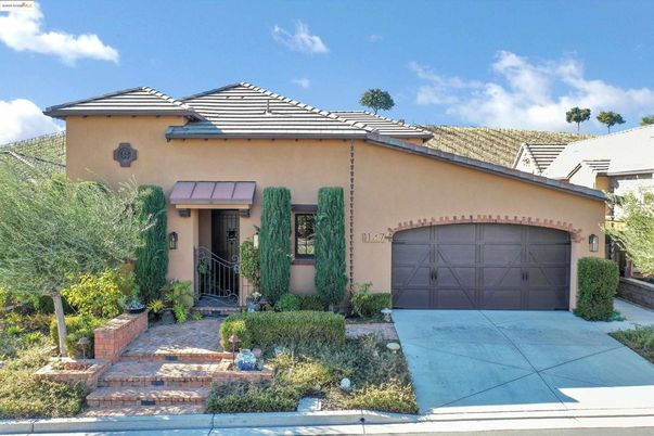 Attached, Exterior, Facade, Mediterranean