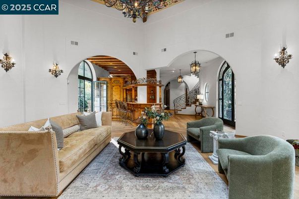 Chandelier, Dining room, Interior, Living room, Pendant Lights, Wood Texture Flooring