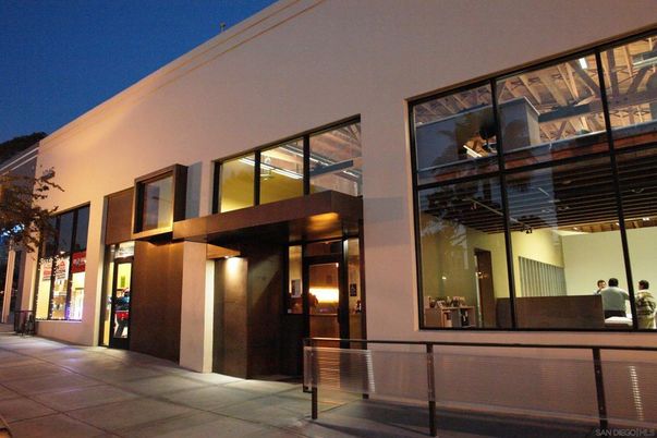 Exterior, Facade, Modern