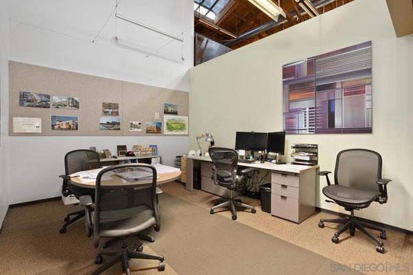Home Office, Interior