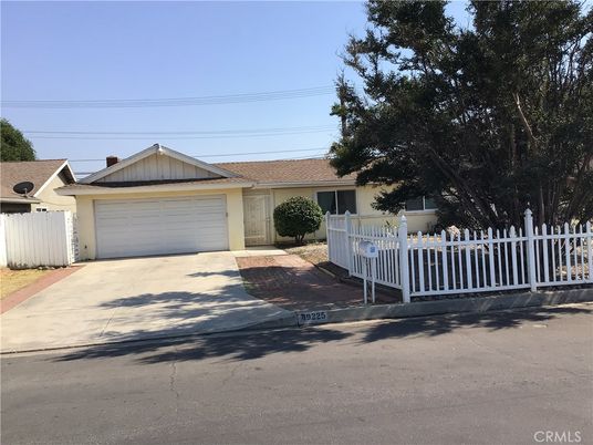 Attached, Exterior, Facade, Ranch