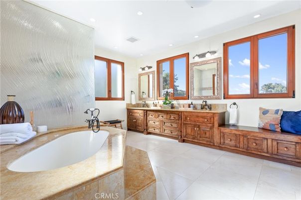 Bathroom, Dual Sink Vanities, Interior, Recessed Lighting