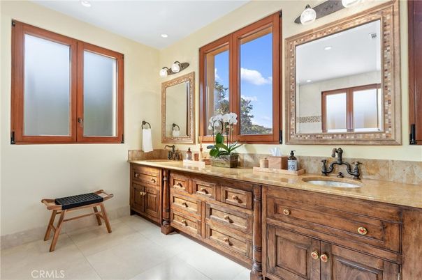 Bathroom, Dual Sink Vanities, Interior, Recessed Lighting
