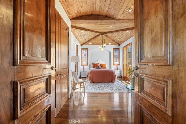Interior, Pendant Lights, Recessed Lighting, Wooden Beams, Wooden Ceilings, Wood Texture Flooring