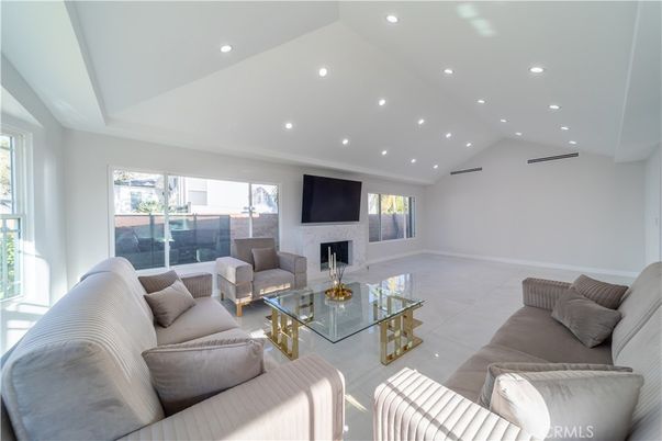 Fireplace, Interior, Living room, Recessed Lighting
