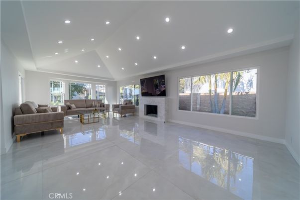 Fireplace, Interior, Living room, Recessed Lighting