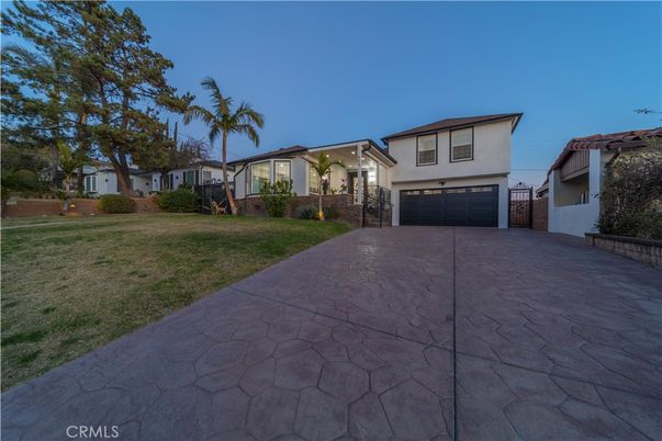Attached, Backyard, Exterior, Facade, Split Level