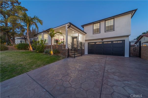Attached, Backyard, Exterior, Facade, Split Level