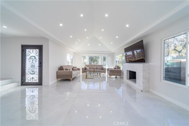 Fireplace, Interior, Living room, Recessed Lighting