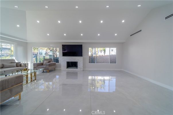 Fireplace, Interior, Living room, Recessed Lighting