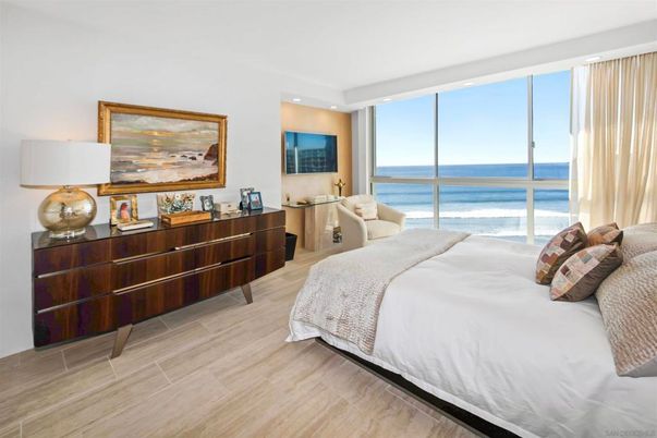 Bedroom, Interior, Recessed Lighting, Water, Wood Texture Flooring