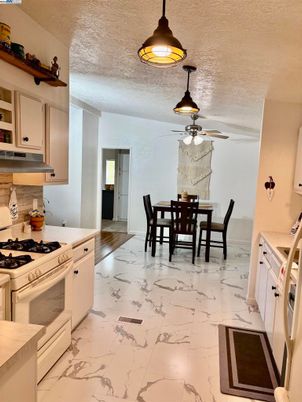 Dining room, Interior, Kitchen, Marble, Pendant Lights