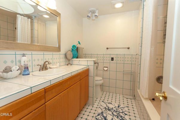 Bathroom, Interior, Recessed Lighting, Tile Countertops