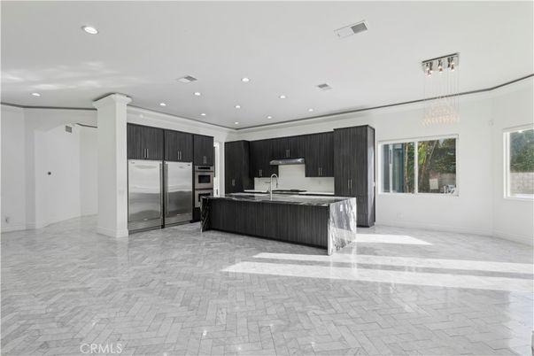 Chandelier, Interior, Kitchen, Recessed Lighting, Stainless Steel Appliances