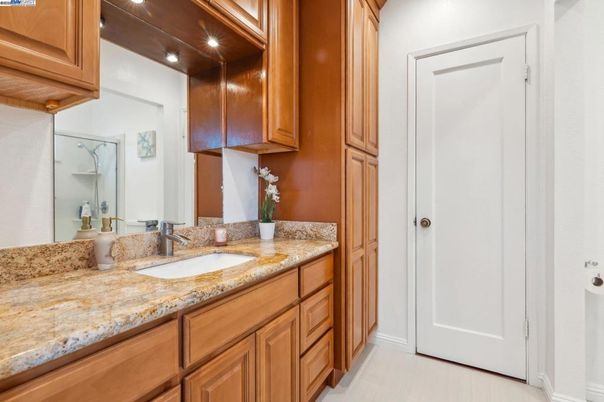 Bathroom, Interior, Recessed Lighting