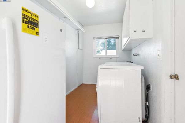 Interior, Washer, Wood Texture Flooring