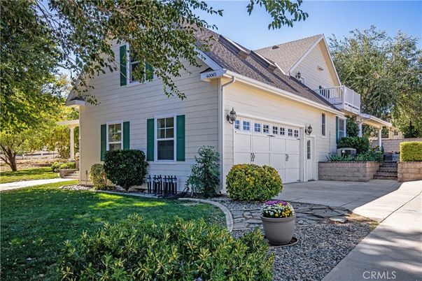 Attached, Exterior, Facade, Cape Cod