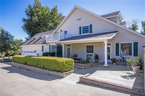 Attached, Exterior, Facade, Farmhouse