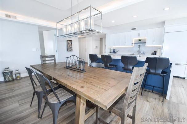 Chandelier, Dining room, Interior, Kitchen, Pendant Lights, Recessed Lighting, Wood Texture Flooring