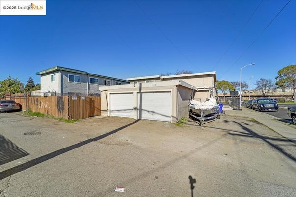 Detached Garage, Exterior
