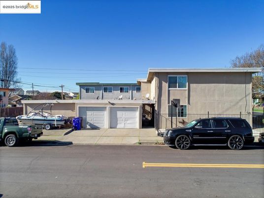 Attached, Exterior, Facade, Modern