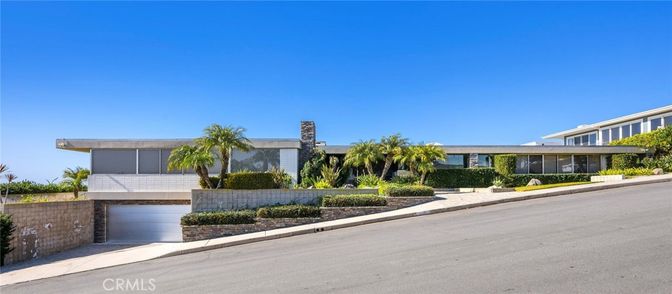 Attached, Exterior, Facade, Modern