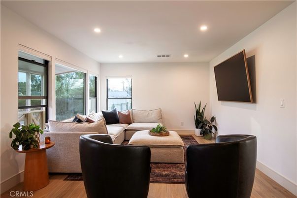 Interior, Living room, Recessed Lighting, Wood Texture Flooring