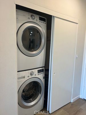 Interior, Utility Closets, Washer, Wood Texture Flooring