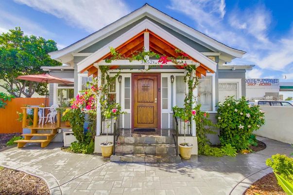 Exterior, Facade, American Craftsman