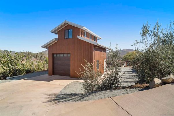 Attached, Exterior, Facade, Modern
