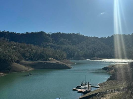 Exterior, Lake