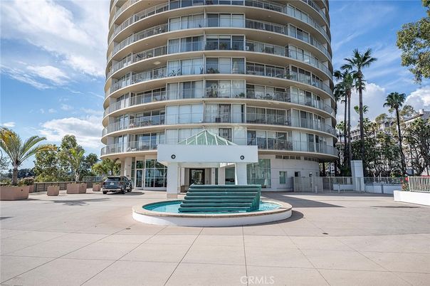 Exterior, Facade, Condo Building