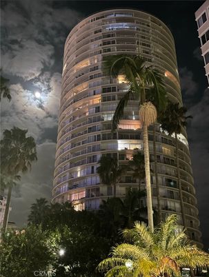 Exterior, Facade, Condo Building