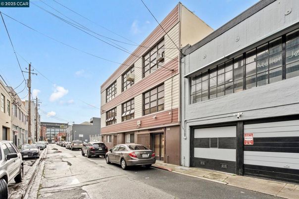 Attached, Exterior, Facade, Rowhouse