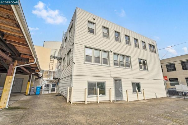 Backyard, Exterior, Facade, Rowhouse