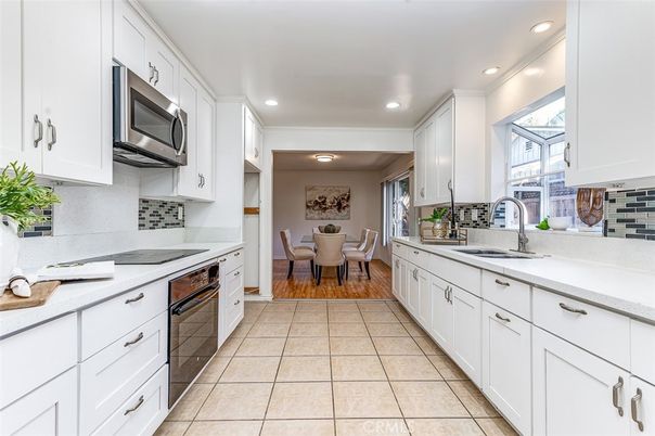 Dining room, Interior, Kitchen, Recessed Lighting, Wood Texture Flooring