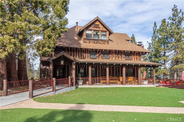 Exterior, Facade, Log Home