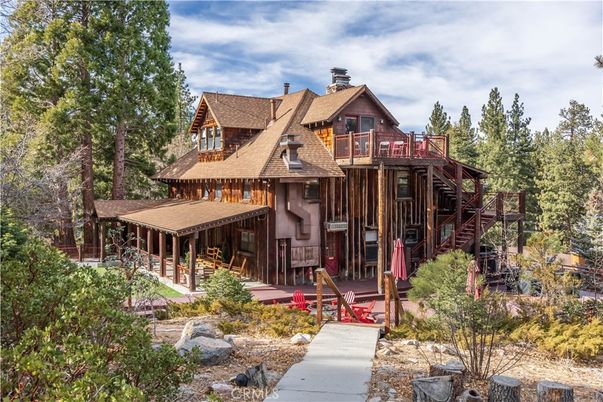 Exterior, Facade, Log Home