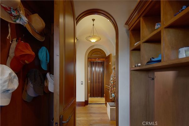 Interior, Pendant Lights, Wood Texture Flooring