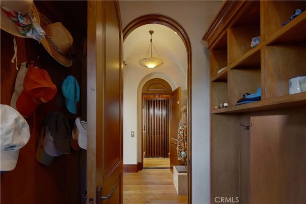 Interior, Pendant Lights, Wood Texture Flooring