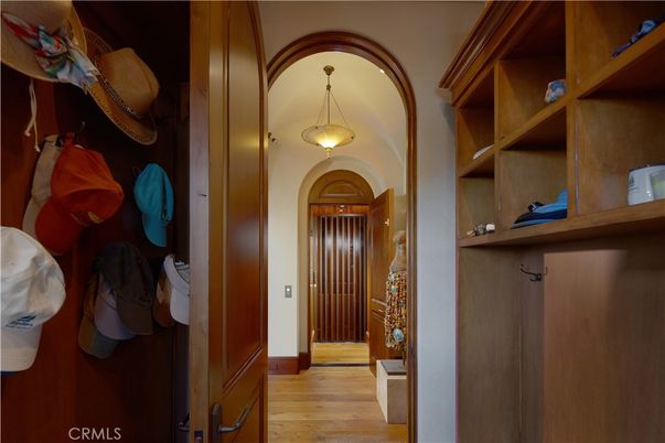 Interior, Pendant Lights, Wood Texture Flooring
