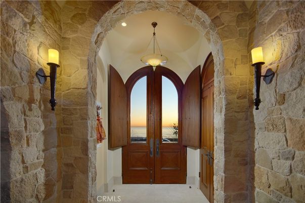 Interior, Pendant Lights, Stone Walls