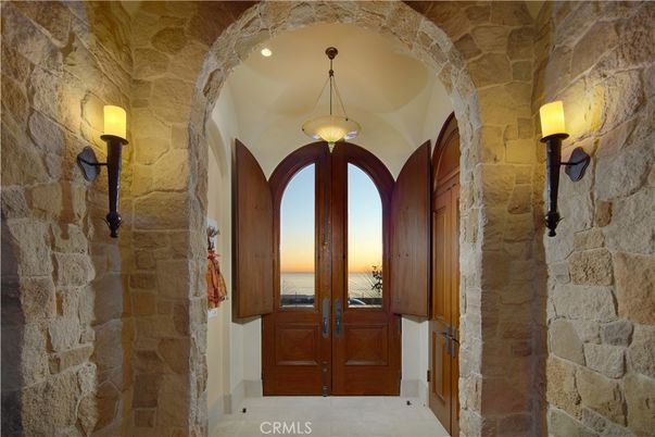 Interior, Pendant Lights, Stone Walls