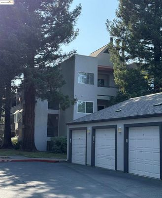 Attached, Exterior, Facade, Modern