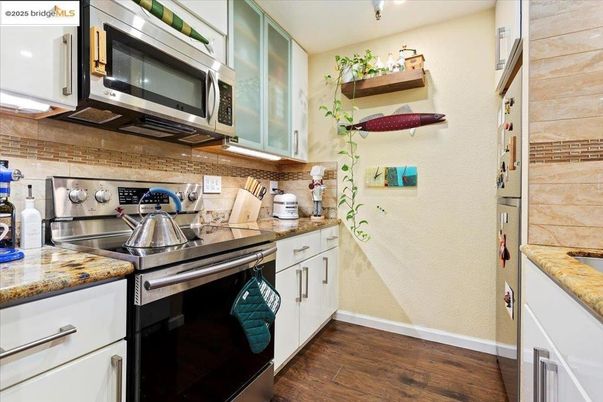 Interior, Kitchen, Stainless Steel Appliances, Wood Texture Flooring