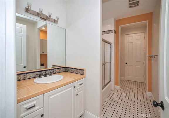 Bathroom, Interior, Tile Countertops